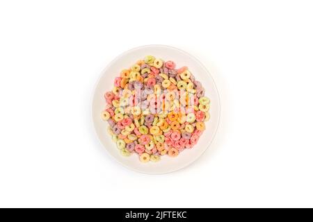 Aroma di frutta cereali colorati in un piatto bianco su sfondo bianco in una vista dall'alto Foto Stock