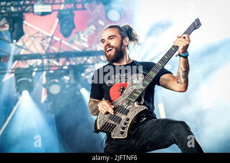 Oslo, Norvegia. 24th, giugno 2022. Il gruppo ucraino di metalli pesanti Jincher suona un concerto dal vivo durante il festival musicale norvegese Tons of Rock 2022 di Oslo. Qui il chitarrista Roman Ibramkhalilov è visto dal vivo sul palco. (Photo credit: Gonzales Photo - Terje Dokken). Foto Stock
