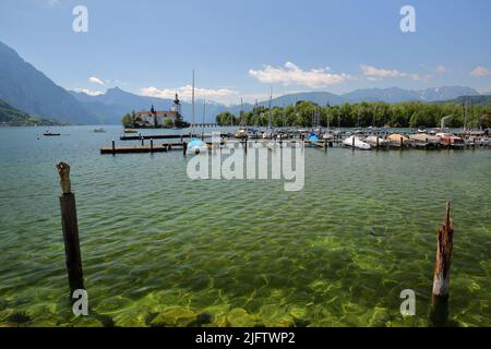 Il lago Traunsee è visibile dalla spianata di Gmunden, Salzkammergut, Stiria, Austria, Europa Foto Stock