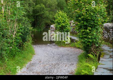 Guado attraverso il fiume Brathay a Little Langdale, Cumbria Foto Stock