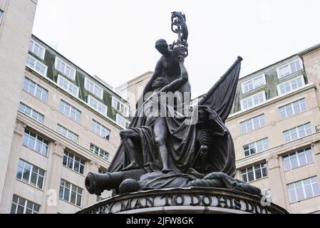 Il Monumento di Nelson è un monumento dell'ammiraglio Horatio Nelson, in Exchange Flags, Liverpool, Inghilterra. È stato progettato da Matthew Cotes Wyatt e scultore Foto Stock