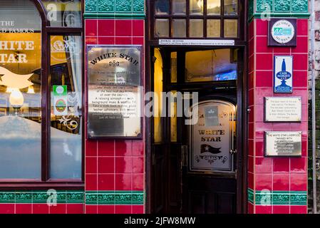 White Star Pub. La camera sul retro è famosa per essere stata utilizzata da Bob Wooler e Alan Williams per pagare tutti i loro gruppi, compresi i Beatles. Live Foto Stock