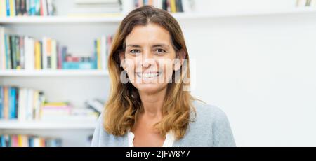 Ritratto di insegnante adulto maturo in casa Foto Stock