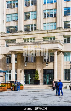 Horton House sul lato est di Exchange Flags è un edificio classificato di grado II a Liverpool, Merseyside, Lancashire, Inghilterra, Regno Unito Foto Stock