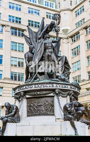Il Monumento di Nelson è un monumento dell'ammiraglio Horatio Nelson, in Exchange Flags, Liverpool, Inghilterra. È stato progettato da Matthew Cotes Wyatt e scultore Foto Stock