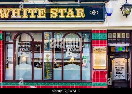 White Star Pub. La camera sul retro è famosa per essere stata utilizzata da Bob Wooler e Alan Williams per pagare tutti i loro gruppi, compresi i Beatles. Live Foto Stock
