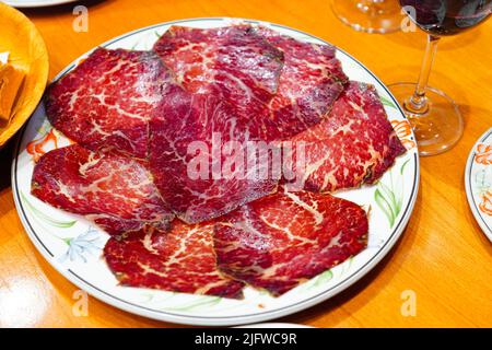 Cecina, migliore delicatezza spagnola, carne di manzo salata e secca all'aria Foto Stock