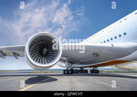 motore a getto di un moderno aereo di linea Foto Stock