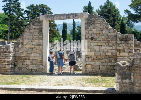 Porta d'ingresso alla basilica e al cimitero dei primi cristiani, l'antica città di Salona, Solin, la contea di Spalato-Dalmazia, Croazia Foto Stock