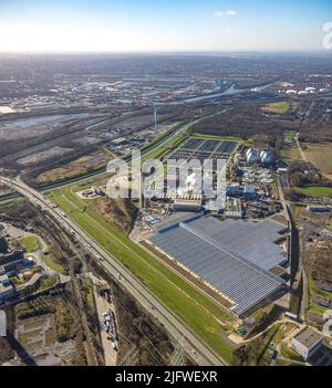 Vista aerea, emscher cooperativa impianto di trattamento delle acque reflue Bottrop, cantiere e nuovo edificio solare termico fognature essiccazione fanghi con tetto solare Foto Stock