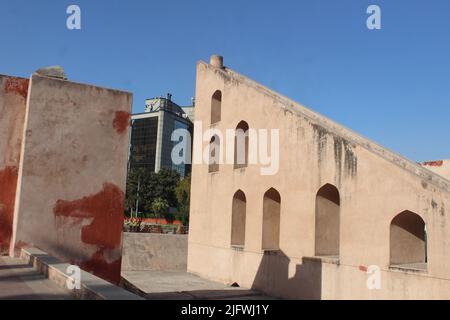 Un mix di architettura moderna/storica al Connaught Place, Nuova Delhi Foto Stock