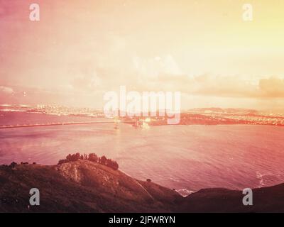 San Francisco e il Golden Gate Bridge, visto dalle Marin Headlands Foto Stock