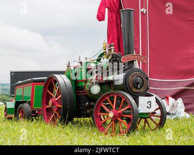 Modello in scala da 3 pollici Foster, motore di trazione agricolo al Launceston Steam & Vintage Rally, Cornovaglia, Regno Unito Foto Stock