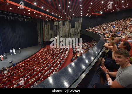 Karlovy Vary, Repubblica Ceca. 05th luglio 2022. Presentazione (prima) del film israeliano-ceco-tedesco America all'interno del Festival Internazionale del Cinema 56th Karlovy Vary (KVIFF) Crystal Globe Competition a Karlovy Vary (Spa), Repubblica Ceca, il 5th luglio 2022. Credit: Slavomir Kubes/CTK Photo/Alamy Live News Foto Stock