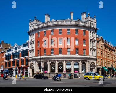 Sedie da tavolo Londra - Commercial Furniture Company situato presso il Banking Hall 74 Goswell Road Clerkenwell London. Sedie da tavolo . Foto Stock