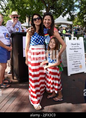 Teresa Leger Fernandez, membro della Camera dei rappresentanti degli Stati Uniti in rappresentanza del distretto congressuale del New Mexico del 3rd, in occasione di un evento del 4 luglio Foto Stock