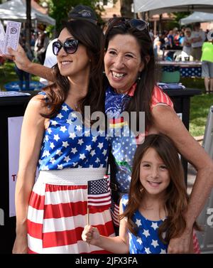 Teresa Leger Fernandez, membro della Camera dei rappresentanti degli Stati Uniti in rappresentanza del distretto congressuale del New Mexico del 3rd, in occasione di un evento del 4 luglio Foto Stock