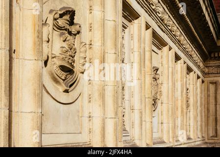 Facciata di dettaglio. La Royal Albert Hall. Il Trionfo delle Arti e delle Scienze. South Kensington, Londra, United Kindom, Europa Foto Stock