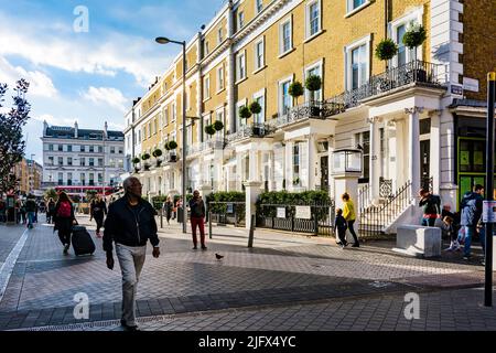 Giornata a Thurloe St, South Kensington. Royal Borough di Kensington e Chelsea. Londra, Inghilterra, Regno Unito, Europa Foto Stock