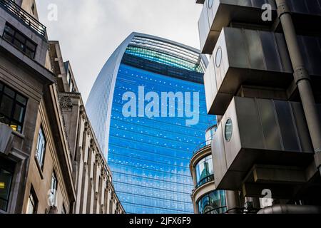 Vista parziale. 20 Fenchurch Street è un grattacielo commerciale di Londra che prende il nome dal suo indirizzo in Fenchurch Street, nella città storica Foto Stock