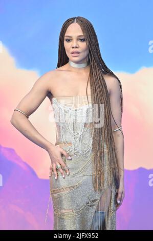 Londra, UK, 05/07/2022, Tessa Thompson arriva al Marvel Studios', un'esclusiva proiezione di gala di Thor: Love and Thunder, Leicester Square, Londra, Regno Unito. – 5 luglio 2022. Foto Stock