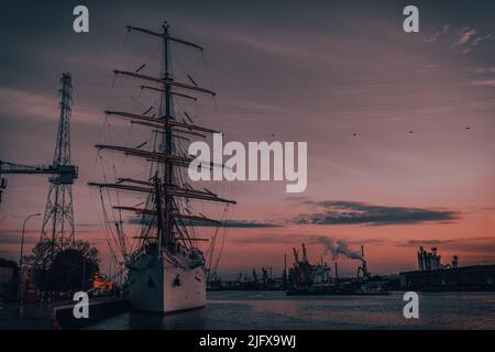 nave a vela nel porto di danzica Foto Stock