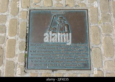 Targa 'Blind Jack' (John Metcalf, un ingegnere civile pioniere 1717-1810) a Knaresborough, North Yorkshire, UK. Foto Stock