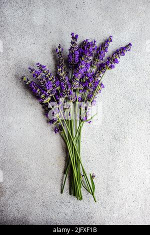 Fiori viola di lavanda in bouquet Foto Stock