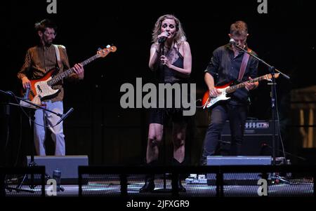 Vercelli, Italia. 5th luglio 2022. Concerto della cantante italiana Irene grandi per il suo tour estivo "Io in Blues" Foto Stock