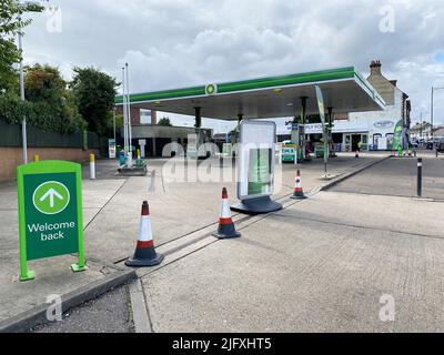 Ha detto che all'inizio di questa settimana circa un quinto delle previsioni a Londra e nel sud-est dell'Inghilterra erano senza carburante. Un distributore di benzina a Southend-on-Sea in Essex è chiuso agli automobilisti. Alcune stazioni di rifornimento in tutto il paese rimangono prive di carburante dopo che la scarsità di conducenti di HGV ha fatto sì che il carburante non potesse essere consegnato come al solito. Caratterizzato: Atmosfera dove: Southend-on-Sea, Essex, Regno Unito quando: 28 Sep 2021 credito: WENN Foto Stock