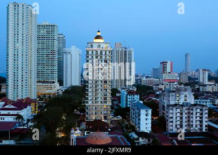 Moderno skyline di George Town, la capitale dello stato di Penang in Malesia. Il nome deriva dal re britannico George III, George Town si trova sulla no Foto Stock