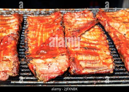 Penticton Rib Fest dove squadre di barbecue provenienti da tutto il Canada competere per le migliori costolette. Foto Stock