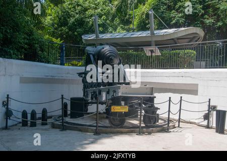 Storiche postazioni di pistola a Fort Siloso, sull'isola di Sentosa, Singapore Foto Stock