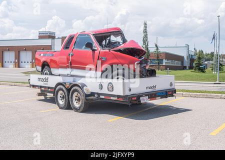 Luglio 1 2022 - Calgary Alberta Canada - Maad drunk conducente incidente camion esposizione Foto Stock