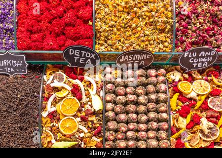 Turchia, Istanbul Spice Bazaar, parte del famoso Grand Bazaar nel distretto di Fatih. Foto Stock