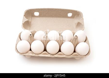 Vista dall'alto di dieci uova di pollo in cartone isolato su bianco Foto Stock