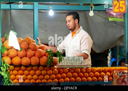 Marocco Marrakech. Spremuta d'arancia Foto Stock