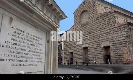La facciata della Basilica di San Lorenzo a Firenze Foto Stock