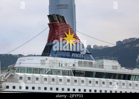 La nave da crociera Star Pesces (crociera Star) - Genting Hong Kong - nel 2022, la nave è stata venduta per rottami ad Alang, India - imbuto della nave da crociera Foto Stock