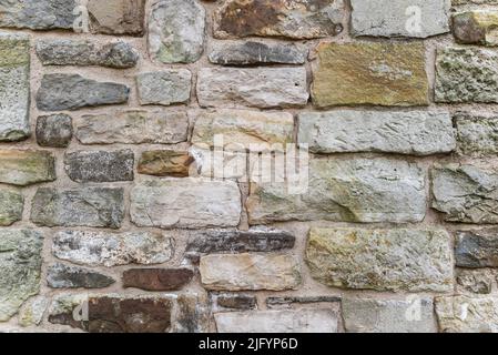 Sfondo architettonico trama di una parete medievale in pietra naturale presso il vecchio castello Schaumburg, Germania Foto Stock