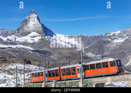 Ferrovia a cremagliera Gornergratbahn, vista sul picco del Cervino, 4478m, Zermatt, Vallese, Alpi svizzere, Svizzera, Europa Foto Stock