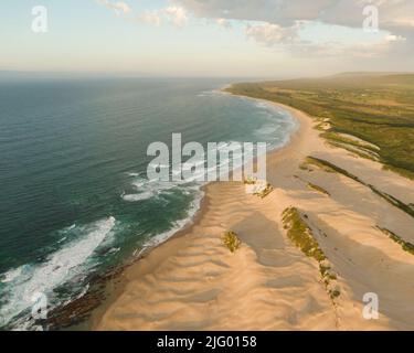 Vista aerea di Sardinia Bay Beach, Capo Orientale, Sudafrica, Africa Foto Stock
