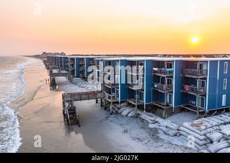 Vista aerea dal lato di Condos vicino all'Oceano a North Topsail Beach Foto Stock