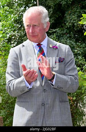 Il Principe di Galles, Patrono del Giardino Botanico Nazionale del Galles, durante una visita ai Giardini Botanici a Middleton Hall, Llanarthne. Data foto: Martedì 5 luglio 2022. Foto Stock