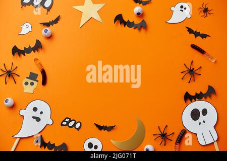 Festa di halloween decorazioni di carta e dolci Foto Stock