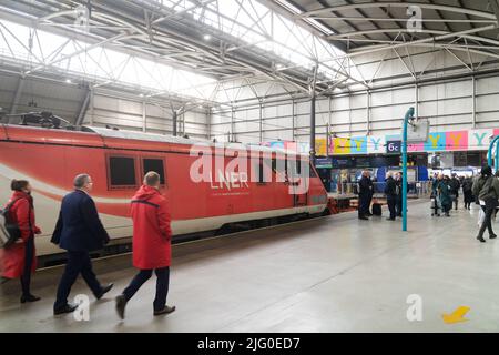 La stazione ferroviaria di Leeds e' la principale stazione ferroviaria che serve il centro citta' di Leeds nel West Yorkshire, Inghilterra Foto Stock