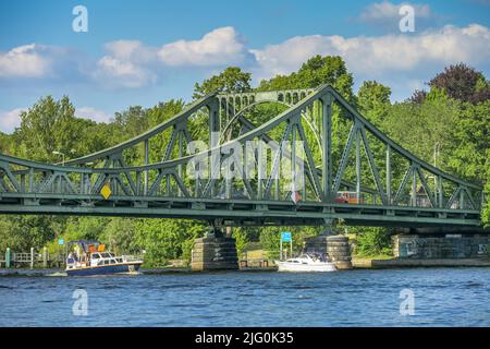 Glienicker Brücke, Havel, Potsdam, Brandeburgo, Berlino, Germania Foto Stock