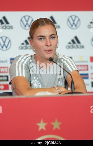 Londra, Regno Unito. 06th luglio 2022. Calcio: Nazionale, donne, EM 2022, conferenza stampa Germania: Parla Laura Freigang. Credit: Sebastian Gollnow/dpa/Alamy Live News Foto Stock