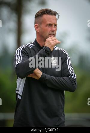 Wageningen, Paesi Bassi, 06/07/2022, il capo allenatore di Standard, Ronny Deila, si impossessò di gesti durante un amichevole gioco tra gli aquile di Passi pure e gli standard di Liegi olandesi durante un campo di allenamento del team belga di prima lega di Liege, a Wageningen, Paesi Bassi, in vista della stagione 2022-2023, mercoledì 06 luglio 2022. BELGA FOTO VIRGINIE LEFOUR Foto Stock