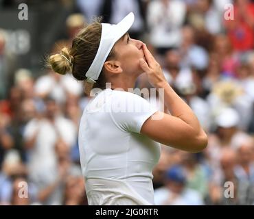 Londra, GBR. 06th luglio 2022. London Wimbledon Championships Day 06/07/2022 Simona Halep (ROU) vince la partita finale di un quarto credito: Roger Parker/Alamy Live News Foto Stock